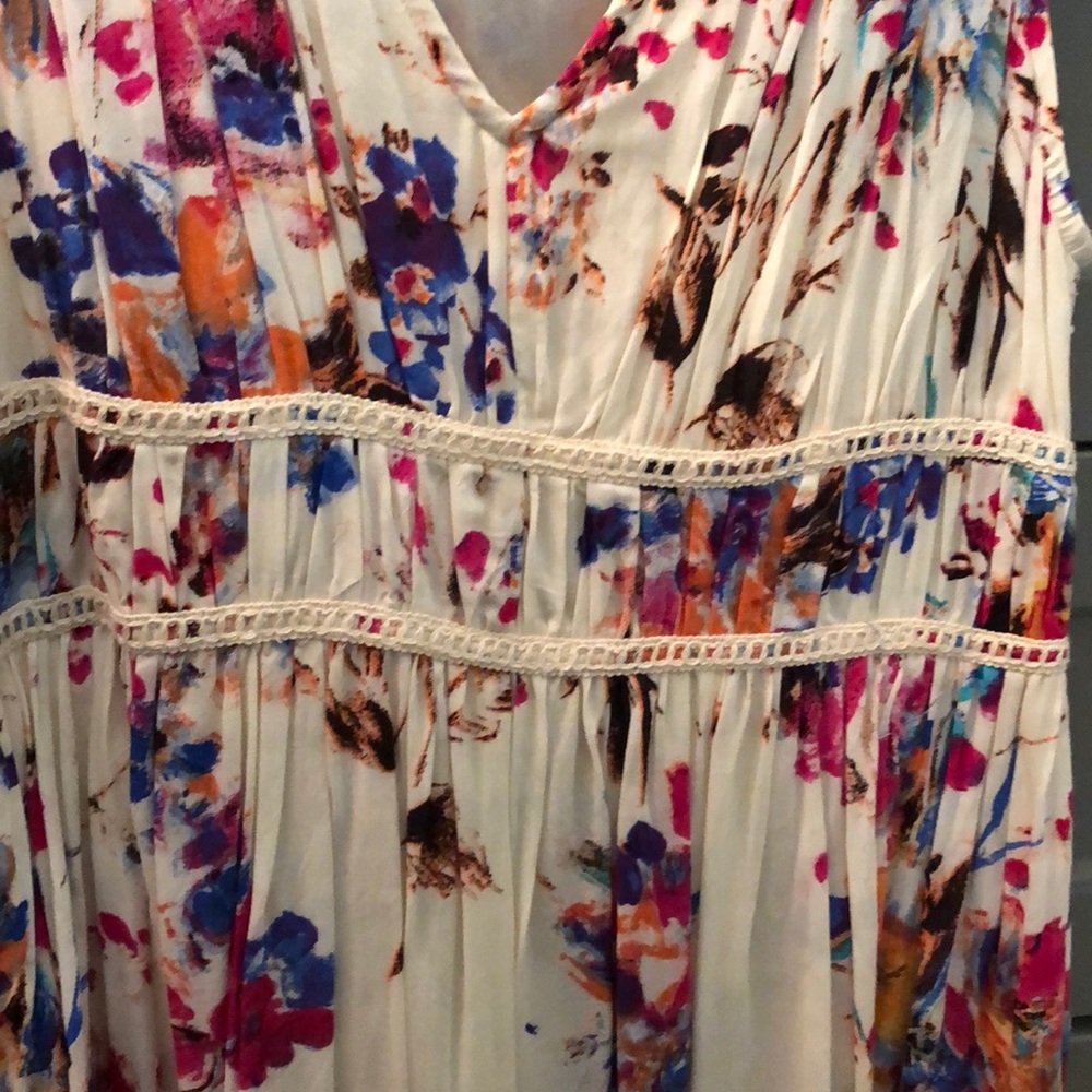 Dress - Picture 3 of 4